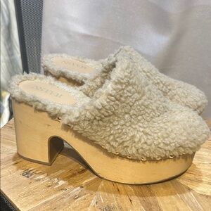 Aster Women's Tan Shearling Clogs